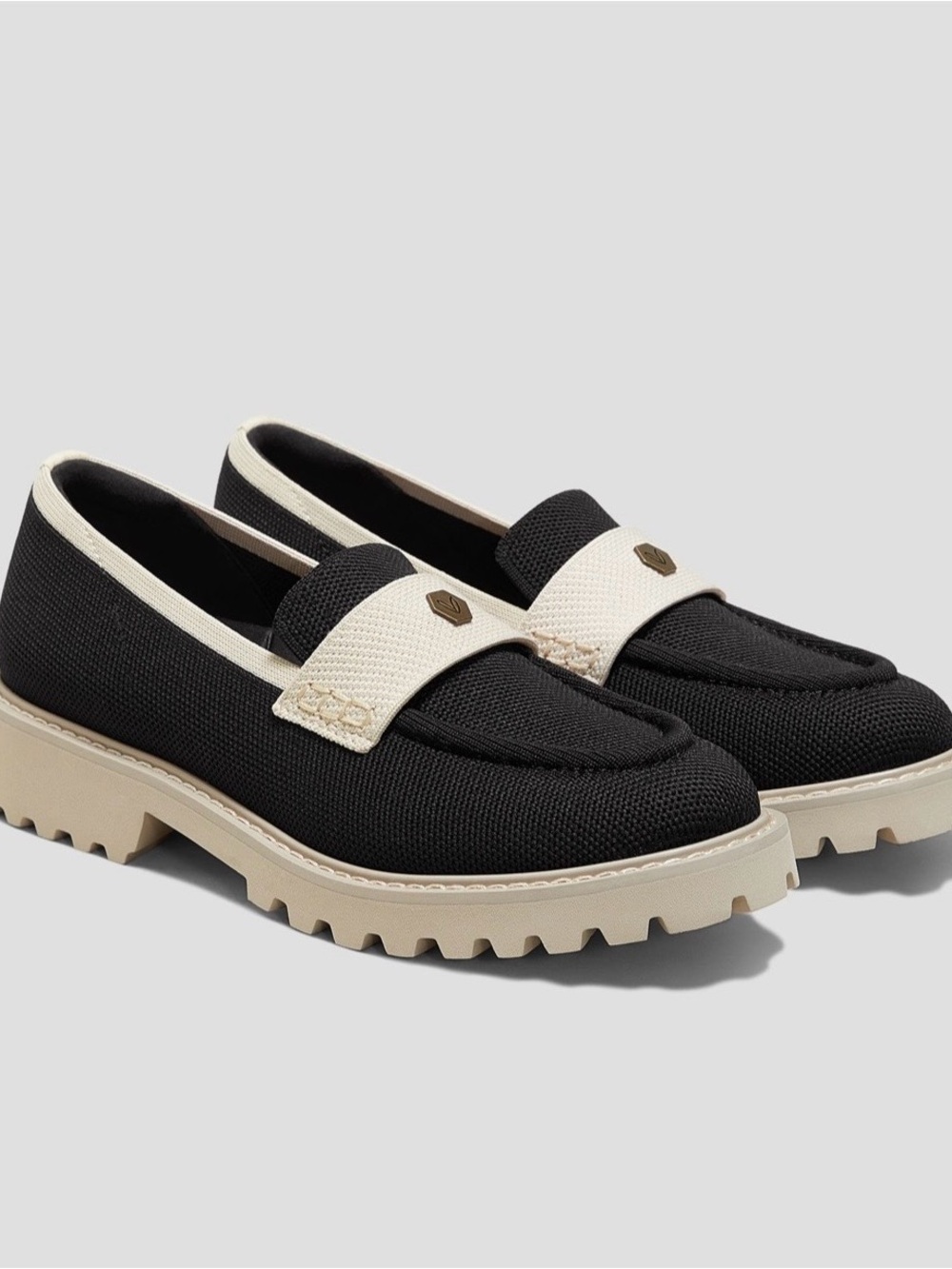Vivaia Round-Toe Platform Chunky Heel Loafer Black/Cream Contrast